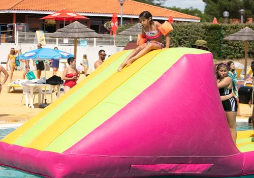 toboggans gonflables au Club Enfants du camping Mimizan Plage